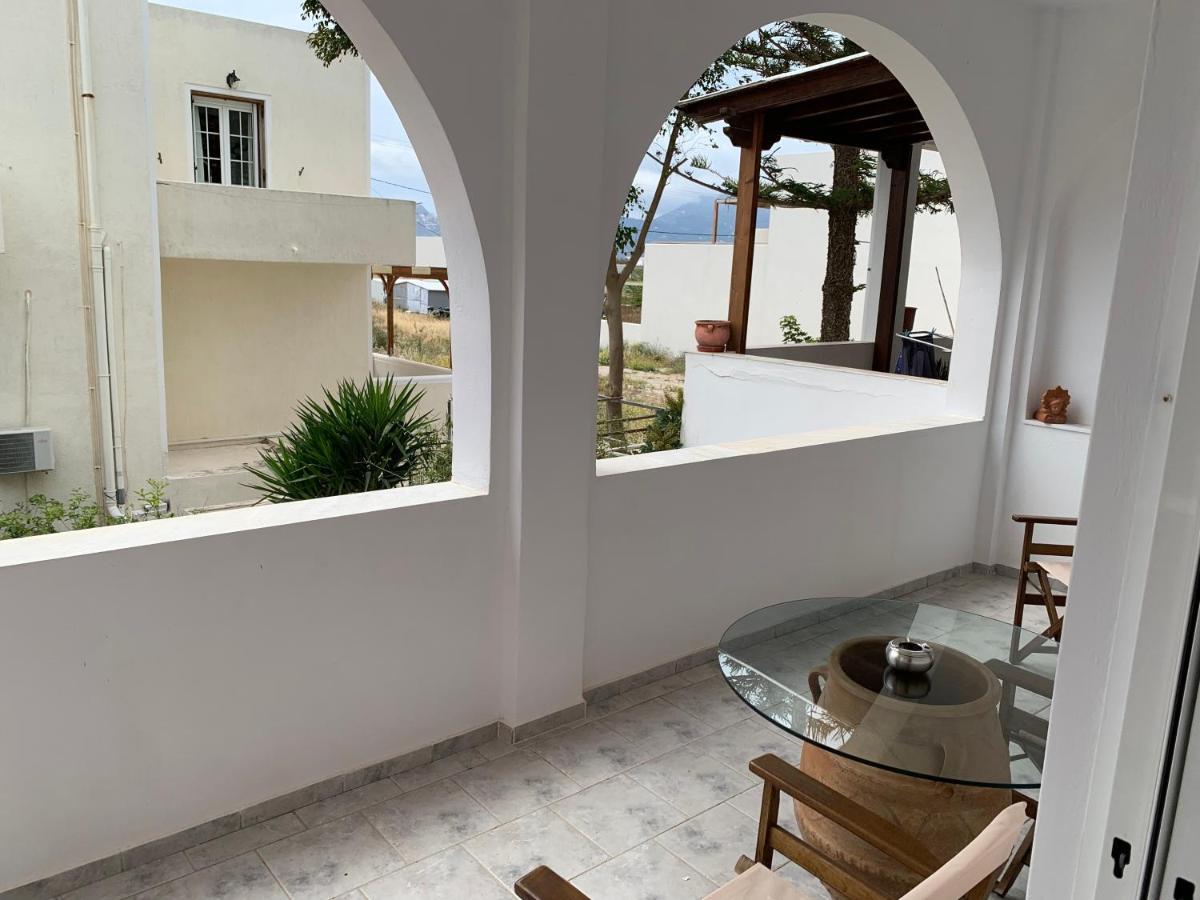 Two Palm Trees Apartment Adamantas  Exterior photo