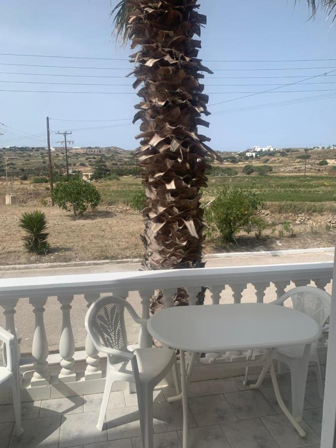 Two Palm Trees Apartment Adamantas  Exterior photo